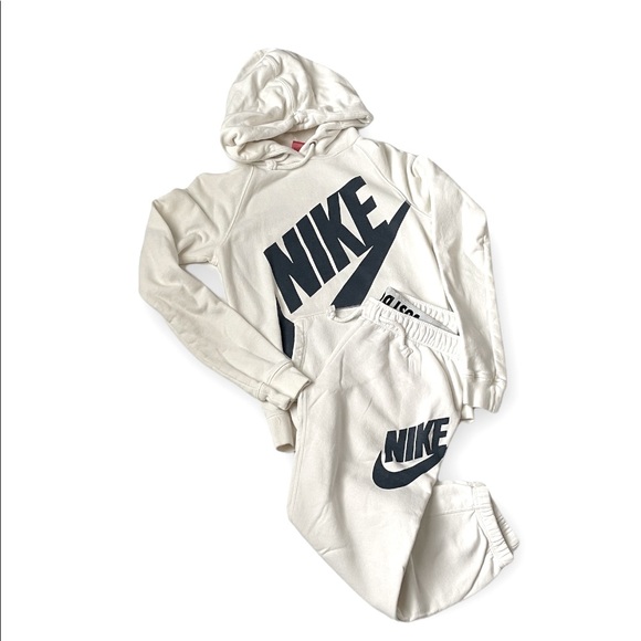 xs nike sweatsuit